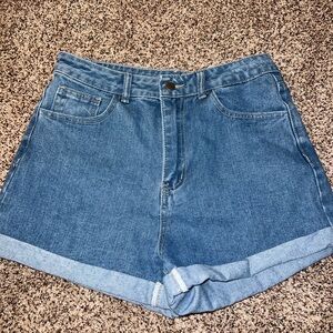 NWOT SHEIN Medium Wash Rolled Hem High Rise Denim Shorts – M